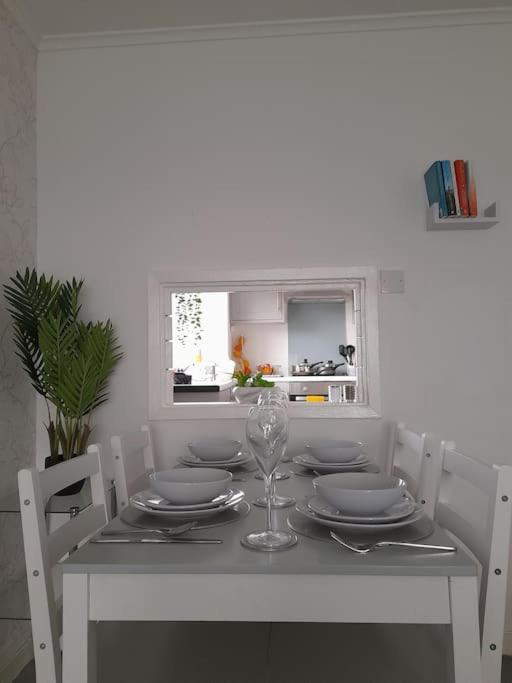 Cosy With Balcony And Breakfast Apartment