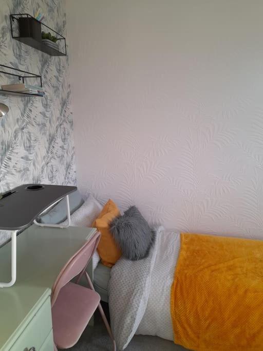 Cosy With Balcony And Breakfast Apartment *