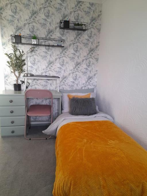 Cosy With Balcony And Breakfast Apartment *